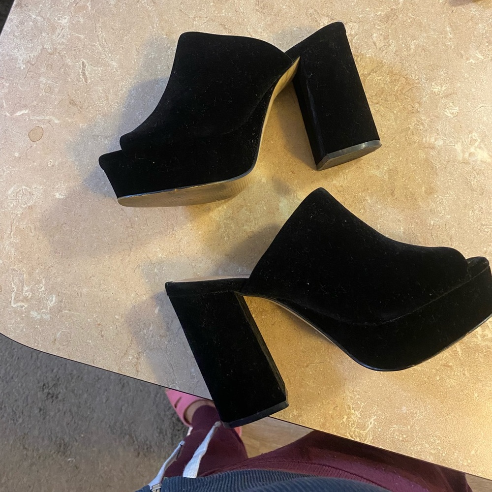 Shelly Londons platforms